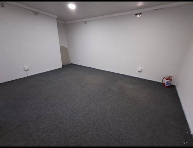 250M² OFFICE TO LET IN THREE RIVERS PROPER